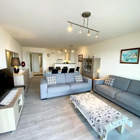Near Sandy Beaches, Cleaning Included Lägenhet Nieuwpoort